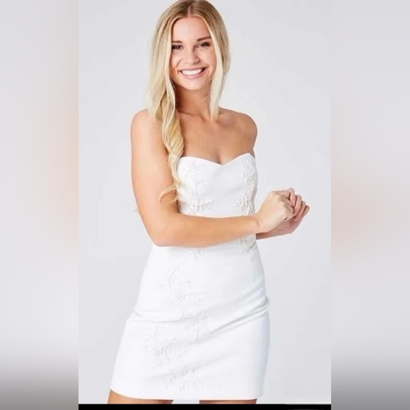 Altar’d State - Elliatt “Vow’d Reverie Dress - Picture 1 of 16